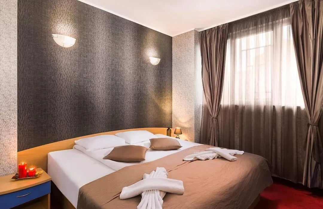 Hotel Central Point-1